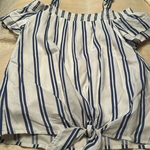 Super adorable blouse with tie